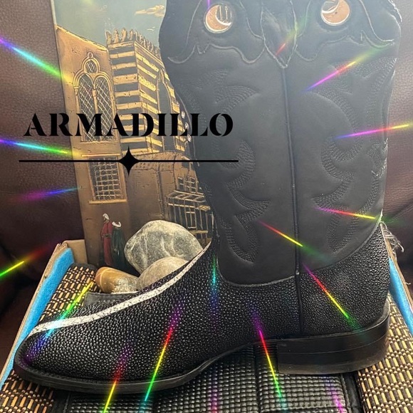 COWBOY/GIRL BOOTS - Picture 1 of 1